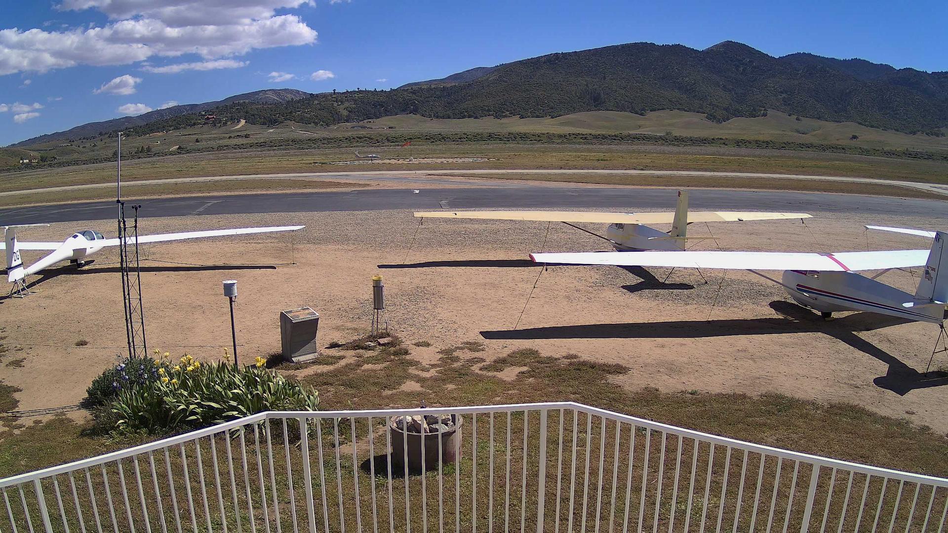 Tehachapi › South: Mountain Valley Airport-L94 Traffic Camera