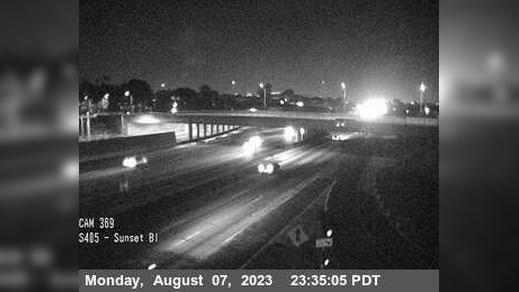 Traffic Cam Los Angeles › South: I-405 : (369) North of Sunset Blvd Player