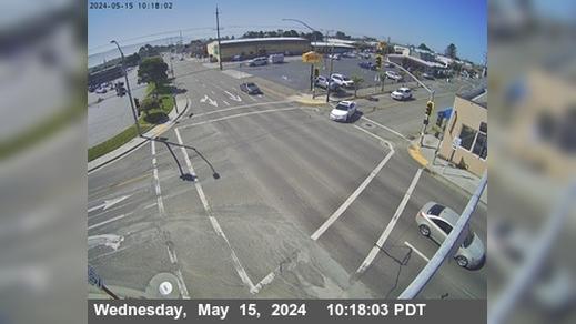 Traffic Cam Crescent City: DN-101: 5th & M - Looking South Player