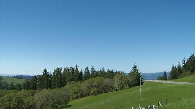 Blue Lake: Kneeland Airport - Kneeland Airport North Traffic Camera