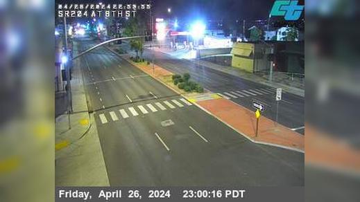 Traffic Cam Bakersfield › North: KER-204-AT 8TH ST Player