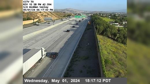 Traffic Cam Corona › South: I-15 : (70) Hidden Valley Parkway Player