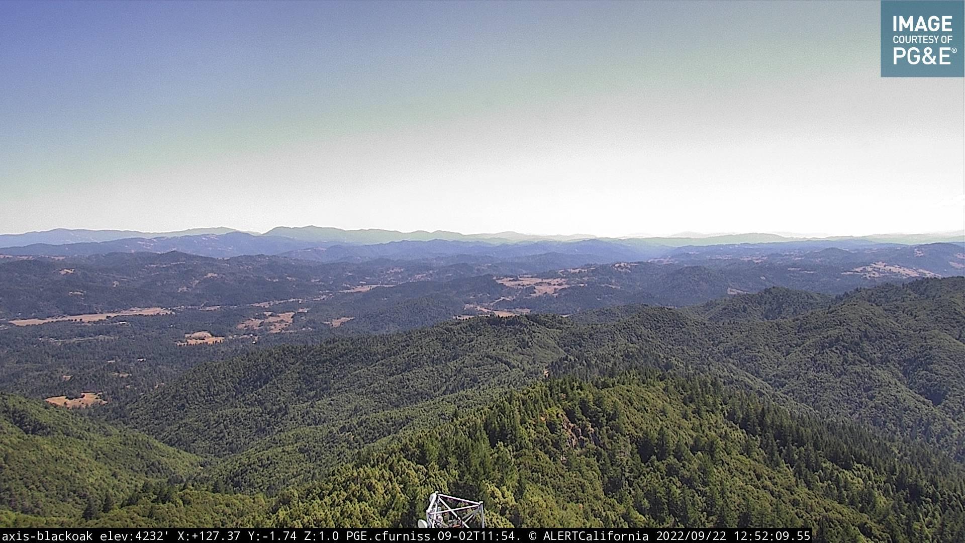 Traffic Cam Laytonville: Black Oak Player