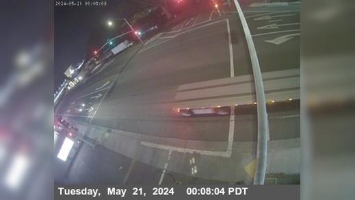 Traffic Cam Eureka: US-101 - Piersons - Looking South Player