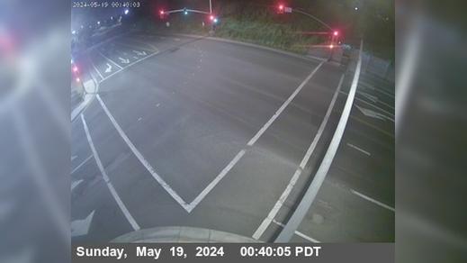Traffic Cam Eureka: US-101 - South Mall - Looking North Player