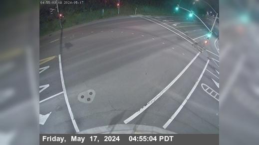 Traffic Cam Eureka: US-101 - North Mall - Looking South Player