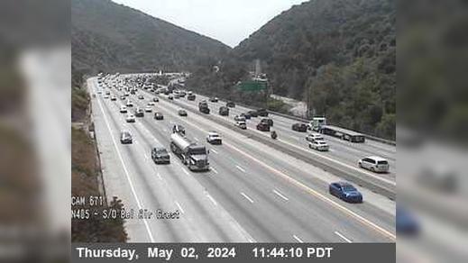 Traffic Cam Los Angeles › North: I-405 : (671) Bel Air Crest Drive Player