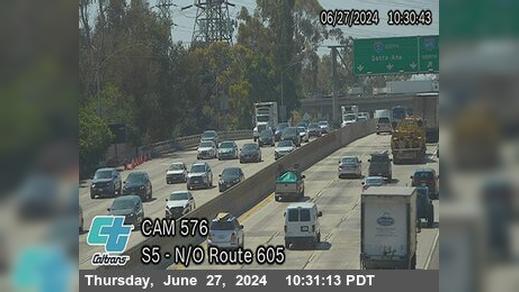 Traffic Cam Downey › North: I-5 : (576) North of I-605 Player