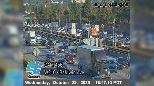 Traffic Cam Arcadia › West: I-210 : (456) Baldwin Ave Player