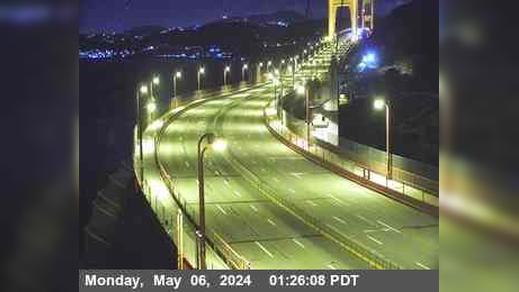Traffic Cam Sausalito › North: TVE69 -- US-101 : AT BOWERS VISTA POINT PARKING Player