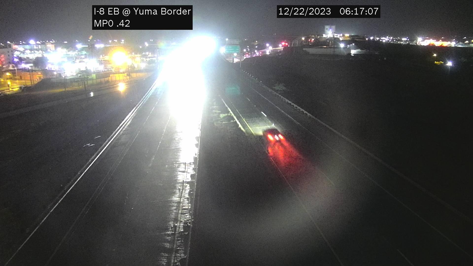 Traffic Cam Winterhaven › East: I-8 EB 0.42 @Yuma border Player