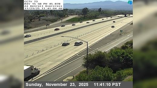 Traffic Cam Norco › South: I-15 : (73) Detroit Overcross Player