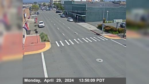 Traffic Cam Eureka › North: US-101 - 4th & H - Looking North (CXXX) Player