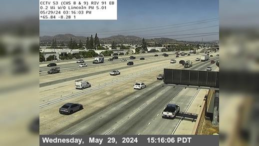 Traffic Cam Corona › North: SR-91 : (53) 0.3 Miles East of Smith Player