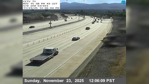 Traffic Cam Norco › South: I-15 : (71) S of 2nd Player