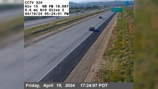 Traffic Cam Lake Elsinore › North: I-15 : (324) North of Olive Player