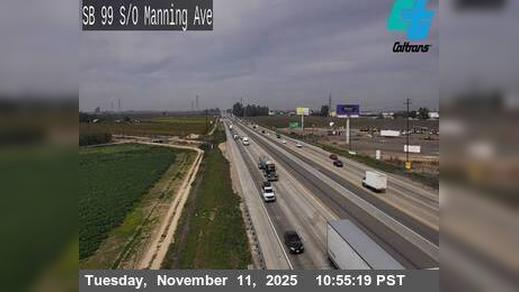 Traffic Cam Selma › South: FRE-99-S/O MANNING AVE Player