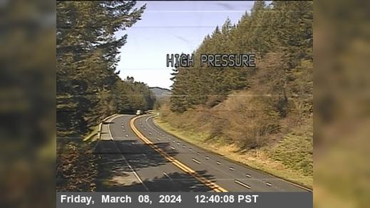 Piercy › South: US-101 : South of SR 271 - Looking North (C030) Traffic Camera