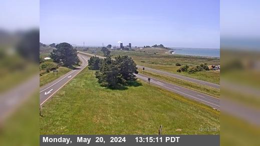 Traffic Cam Spruce Point › North: US-101 : Eureka - Looking South (C023) Player