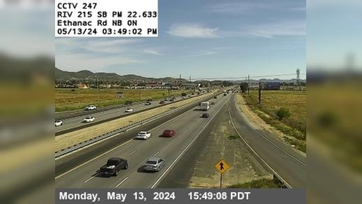 Traffic Cam Perris › South: I-215 : (247) South of Ethanac Road Player