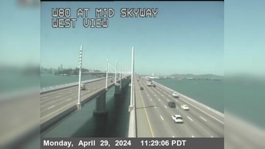 Traffic Cam Oakland › West: TVD35 -- I-80 : Mid Skyway Player