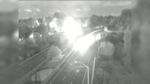 Traffic Cam Berlin › South: RT 9 South Exit 31 (Rte 5/15) Player