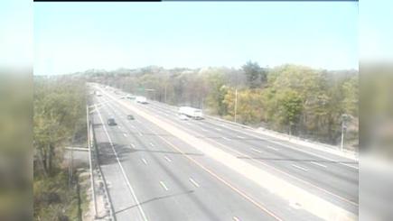 Traffic Cam Greens Farms: CAM 37 Westport I-95 NB S/O Exit 19 - At Maple Ln Player