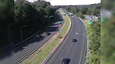Traffic Cam Waterbury › West: I-84 e/o Exit 17 (Chase Pkwy) Player