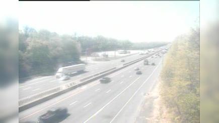 Traffic Cam Greenwich: CAM - I-95 SB N/O Exit 2 - S/O Field Pt. Rd On-Ramp Player