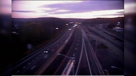 Traffic Cam East Lyme: CAM 192 - I-95 NB Exit 74 - Rt. 161 (Flanders Rd) Player