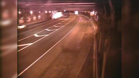 Traffic Cam Downtown: CAM 27 Hartford I-84 EB WO Exit 51 - Trumbull St Player