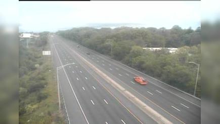 Traffic Cam West Haven: CAM - I-95 NB S/O Exit 42 - Allings Crossing Rd Player