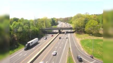 Traffic Cam Milford: CAM - I-95 SB Exit - Parkway Player