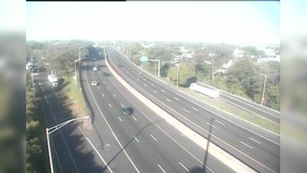 Traffic Cam Stratford: CAM - I-95 NB Exit 31 - South Ave Player