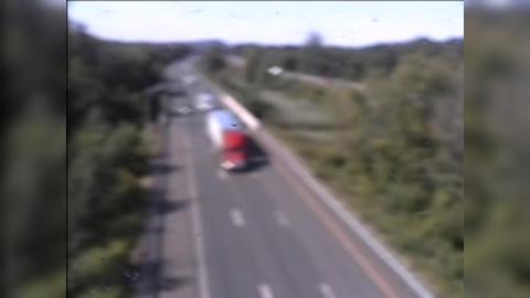 Traffic Cam Cromwell › North: I-91 Exit 22 N&S (Evergreen Rd) Player