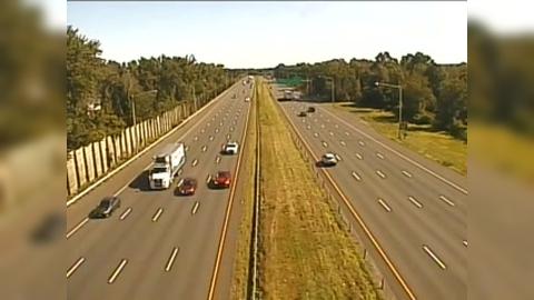 Traffic Cam Wethersfield › North: I-91 @ Exit 25 & 24 n/o Middletown Ave Player