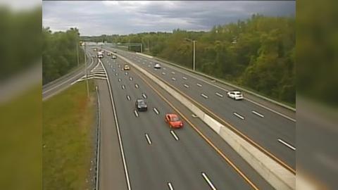 Traffic Cam Wethersfield: CAM - I-91 SB Exit 25S - Rt. 3 (Maple St) Player