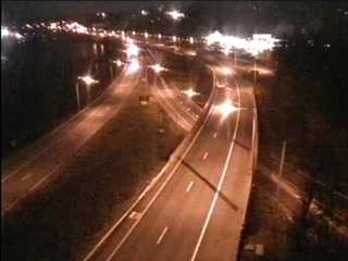 Traffic Cam CAM 164 Waterbury RT 8 SB N/O Exit 34 - Rt. 73 (Watertown Ave.) - Southbound Player