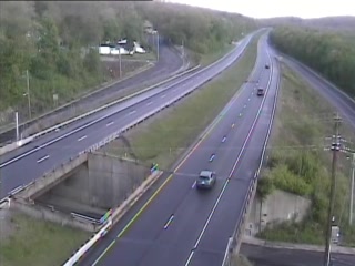 Traffic Cam CAM 163 Waterbury RT 8 NB Exit 36 - Huntingon Ave. - Northbound Player