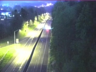 Traffic Cam CAM 161 Middletown RT 9 SB Bow Lane - S/O Bow Lane Overpass - Southbound Player