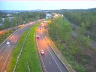 Traffic Cam CAM 157 Cromwell RT 9 MEDIAN Between Exits 19 & 16 - Rt. 99 (Main St.) Player