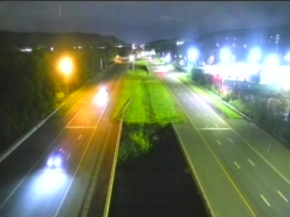 Traffic Cam CAM 176 Plainville RT 72 MEDIAN W/O Exit 3 - Woodford Ave Player