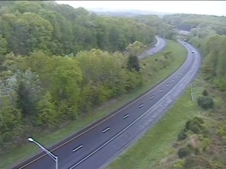 Traffic Cam CAM 144 Waterbury I-84 WB Exit 17 - Chace Pkwy. - Westbound Player