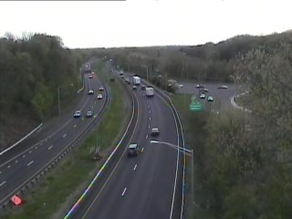 Traffic Cam CAM 143 Waterbury I-84 WB E/O Exit 17 - Chase Pkwy. - Westbound Player