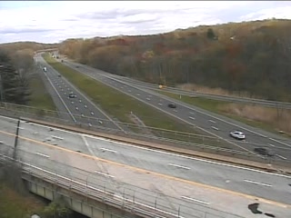 Traffic Cam CAM 63 Southington I-84 WB Exit 31 - Rt. 229 (West St.) - Westbound Player