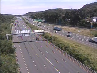 CAM 55 Plainville I-84 WB Exit 33 - W/O Crooked St. - Westbound Traffic Camera