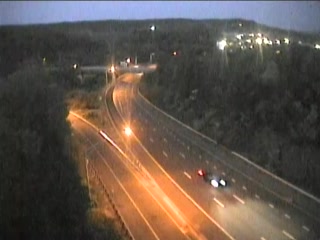 Traffic Cam CAM 52 New Britain I-84 EB W/O Exit 36 - North Mountain Rd. - Eastbound Player