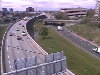 Traffic Cam CAM 29 Hartford I-84 EB W/O Exit 49 - Asylum St. - Eastbound Player