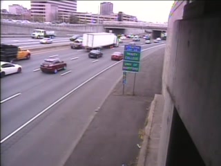 Traffic Cam CAM 26 Hartford I-84 WB E/O Exit 48 - Trumbull St. - Westbound Player