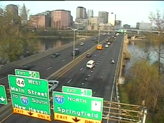 Traffic Cam CAM 23 East Hartford I-84 WB E/O Exit 51 - Rt. 44 WB on ramp (Bulkeley Br.) - Westbound Player